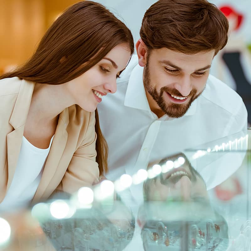 How to Choose an Engagement Ring for Your Girlfriend